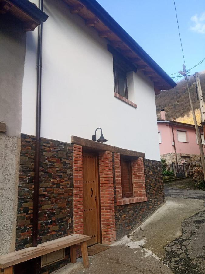 Casa Rural Gueilones, Parque Natural De Ponga Sobrefoz Exterior foto